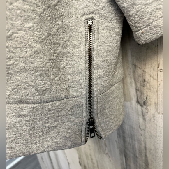 Loft gray box style short sleeve top size large - Picture 3 of 9